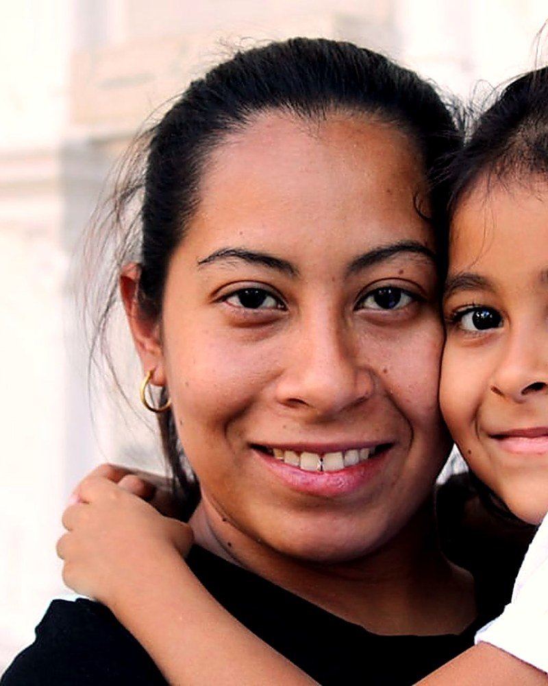 Nany con una niña